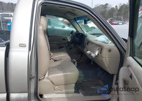 2003 Chevrolet Silverado 1500 z USA, uszkodzony, nr VIN 1GCEC14X53Z258945